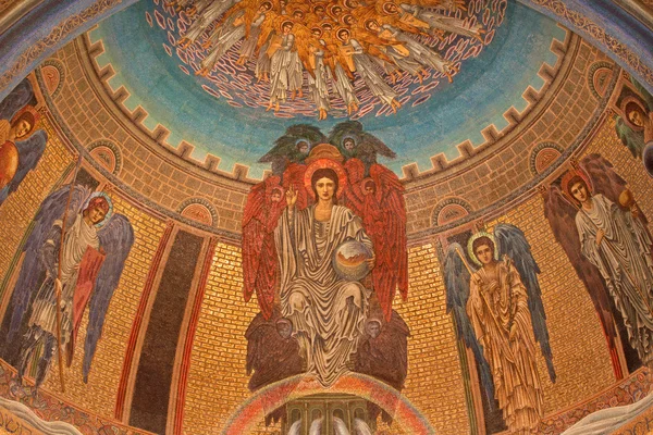 ROME, ITALY - MARCH 24, 2015: The mosaic of joung Jesus Christ the Pentokrator and archangels by Edward Burne-Jones (1833 - 1898) in main apse of anglicans church Chiesa di San Paolo dentro le Mura. — 图库照片