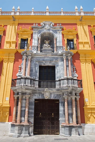 Malaga - de barokke voorgevel van bisschoppen palace. — Stockfoto