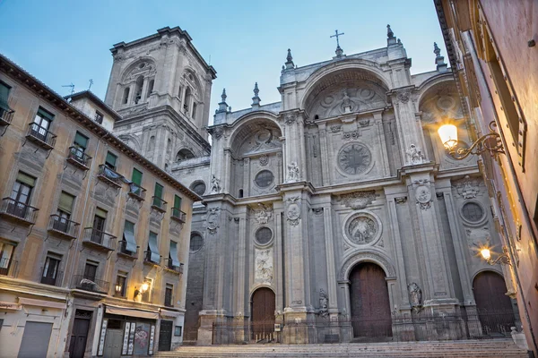 Granada - sabah ışık Katedrali ana portal. — Stok fotoğraf