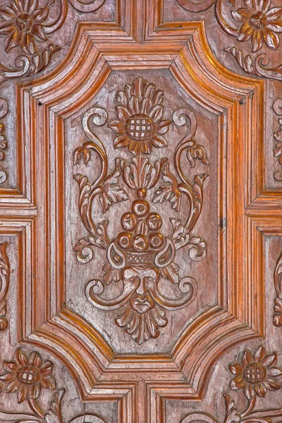 GRANADA, SPAIN - MAY 29, 2015: The detail of carved baroque door of Basilica San Juan de Dios. — Stock Photo, Image