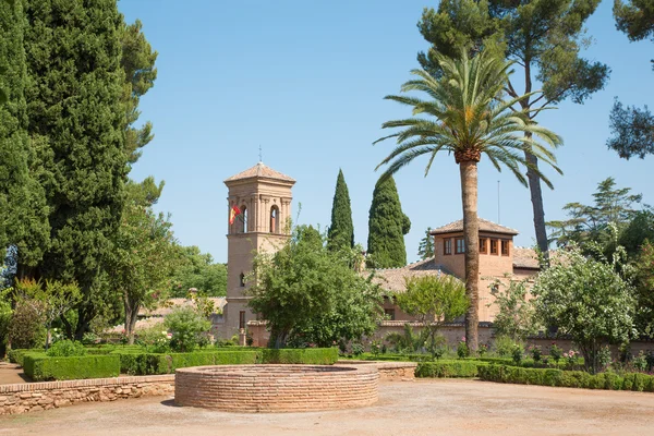 Granada - trädgårdar av Alhambra-palatset — Stockfoto