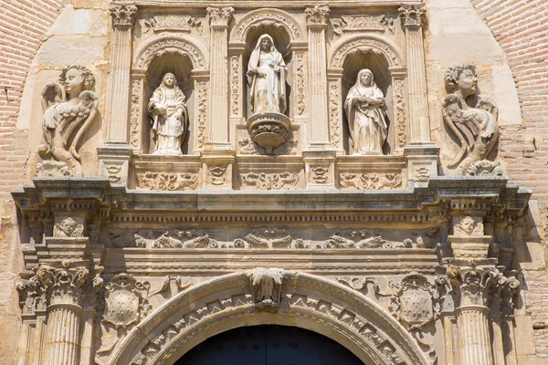 GRANADA, SPAIN - MAY 30, 2015: The detail of renaissance portal of St. Ann church by Sebastian de Alcantara (1542). — ストック写真