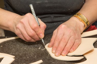 Kadın lideri ile iş yerinde elinde