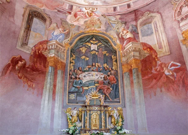 BANSKA STIAVNICA, SLOVAQUIE - 20 FÉVRIER 2015 : La fresque et l'autel de l'église basse du calvaire baroque par Anton Schmidt des années 1745 dans la chapelle de la Dernière Cène . — Photo