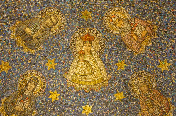 JERUSALEM, ISRAEL - MARCH 3, 2015: The mosaic of Madonna in side apse of Dormition abbey by Benedictine Radbod Commandeur from the Benedictine Abbey of Maria Laach from 20. cent. — Stock fotografie