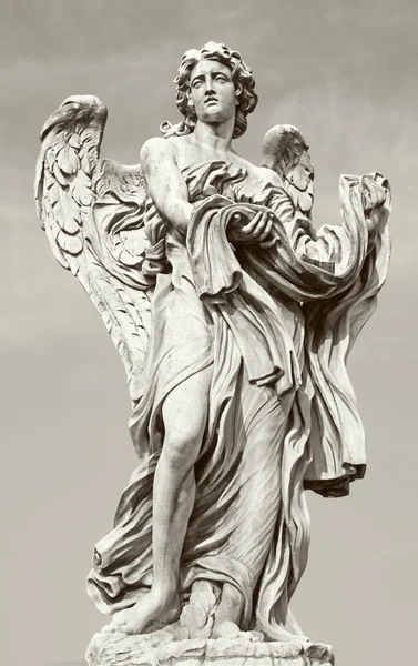 Rom, italien - 27. märz 2015 engel mit gewand und würfel von paolo naldini, 17. jahrhundert. — Stockfoto