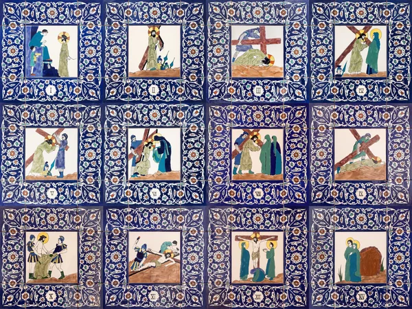 JERUSALEM, ISRAEL - MARCH 5, 2015: The ceramic tiled stations of Cross way in st. George anglicans church from 20. cent. by unknown artist. — 图库照片