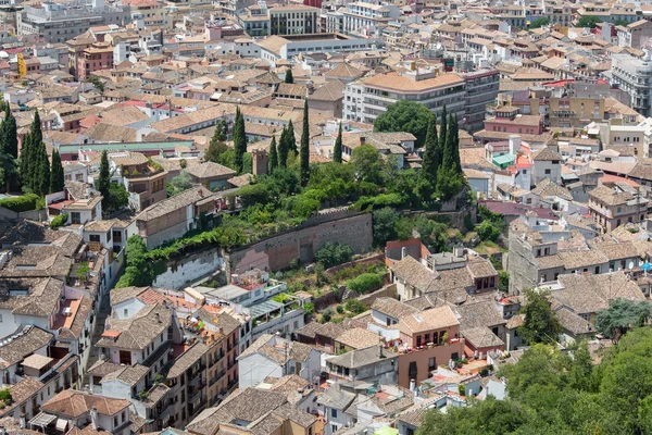 Granada - de vooruitzichten over de stad van Alhambra Fort. — Stockfoto