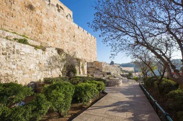 Jerusalem - södra delen av gamla stadsmuren — Stockfoto