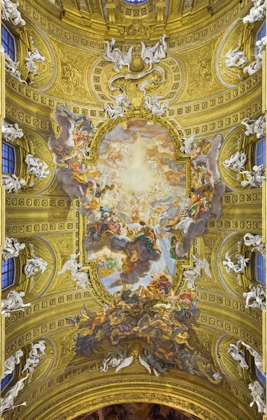Řím, Itálie-25. březen 2015: Freska na stropě kostela Chiesa del Jesu "triumf jména Ježíše-trionfo del Nome di Gevj" od Giovani Battista Gaulliho (Přezdívka Baciccio 1639-1709). — Stock fotografie