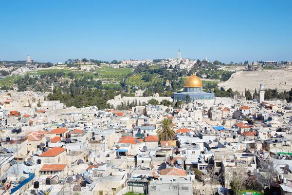 Jerusalén - Perspectiva sobre el casco antiguo de Dom de la Roca y el Monte de los Olivos. — Foto de Stock