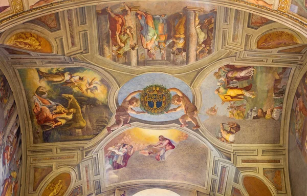 ROME, ITALY - MARCH 25, 2015: The ceiling fresco with motives from life of Virgin Mary by Pellegrino Tibaldi and Marco dal Pino (1548 - 50) in side chapel of church Chiesa della Trinita dei Monti. — Stockfoto