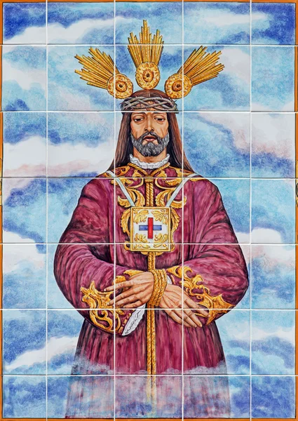 КОРДОВА, Испания - 26 мая 2015 года: Керамическая плитка Иисуса Христа в качестве священника на фасаде церкви Иглесия де Нуэстра Сеньора де Грасиа, Каталина Алайде с 20. цента . — стоковое фото