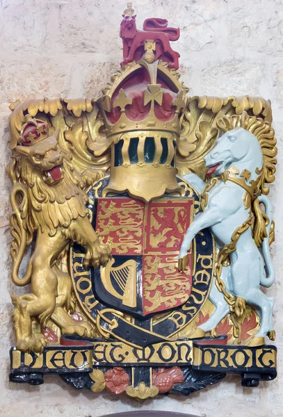 JERUSALEM, ISRAEL - MARCH 5, 2015: The relief of England royal arms in St. George anglicans church from year 1948. — Stok fotoğraf