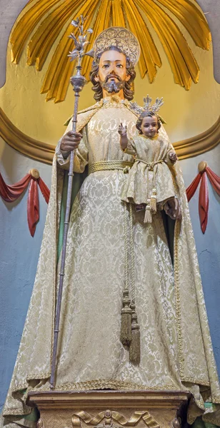 CORDOBA, SPAIN - MAY 26, 2015: St. Joseph traditional vested statue in Church Eremita de Nuestra Senora del Socorro on side altar by Juan Morilo from 18. cent. — Stockfoto