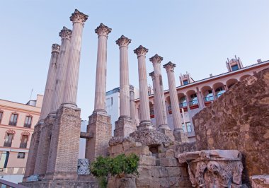 Cordoba - Roma Tapınağı sütunlar.