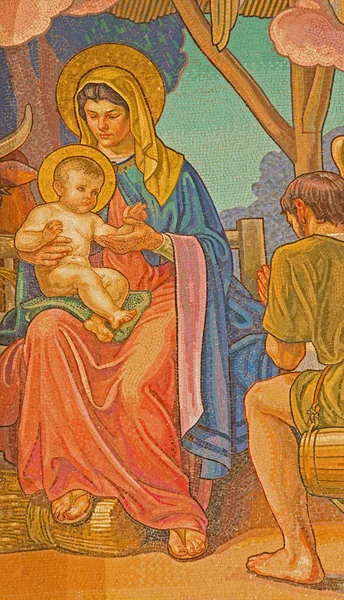 ROMA, ITALIA - 24 MARZO 2015: Il dettaglio della Madonna dal mosaico dei Tre Magi di Edward Burne-Jones (1833 - 1898) nella chiesa anglicana Chiesa di San Paolo dentro le Mura . — Foto Stock