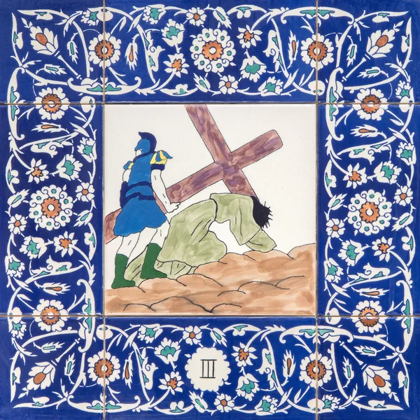 JERUSALEM, ISRAEL - MARCH 5, 2015: The ceramic tiled station of Cross way in st. George anglicans church from 20. cent. by unknown artist. Jesus fall under cross. — Stockfoto