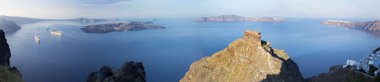 Santorini - Scaros castlet Imerovigili içinde caldera için sabah ışık cruises ile üzerinden outlook.