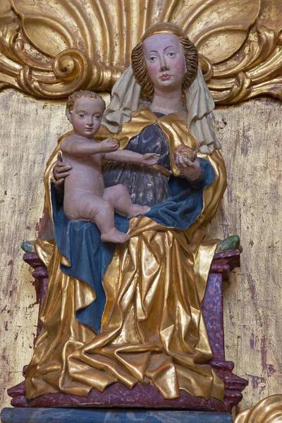 NEUBERG AN DER MURZ, AUSTRIA - SEPTEMBER 13, 2015: The carved polychrome statue of Madonna in Dom from year 1750 by unknown artist. — Stockfoto