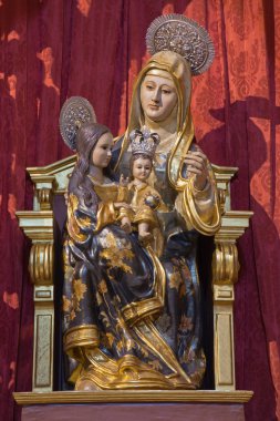 CORDOBA, İspanya - 26 Mayıs 2015: St. Ann Manastırı 'ndaki St. Ann Kilisesi' nde oyulmuş polikrom barok heykeli.).