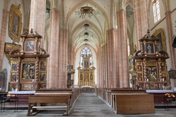 NEUBERG AN DER MURZ, AUSTRIA - 13 DE SEPTIEMBRE DE 2015: La nave del gótico Dom construida en 15. cent. — Foto de Stock