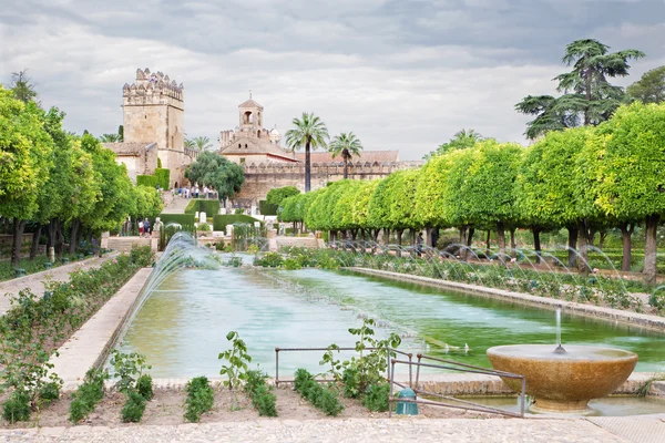 CORDOBA, SPANJE - 25 mei 2015: De tuinen van paleis Alcazar de los Reyes Cristianos. — Stockfoto