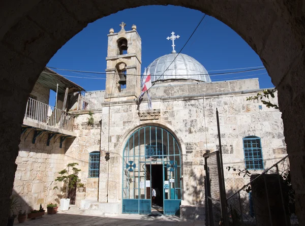 JERUSALEM, ISRAEL - 5 de marzo de 2015: La Iglesia ortodoxa griega de San Juan Bautista en el barrio cristiano . —  Fotos de Stock