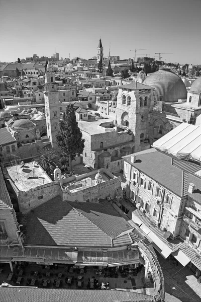 Jeruzalem - vooruitzichten over de oude stad met de kerk van Heilige Grafkerk. — Stockfoto