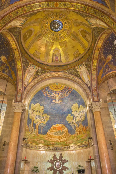 JERUSALEM, ISRAEL - MARCH 3, 2015: The mosaic of Jesus in Gethsemane garden in presbytery of The Church of All Nations (Basilica of the Agony) by Pietro D'Achiardi (1922 - 1924). — 图库照片