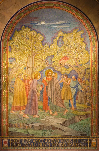 JERUSALEM, ISRAEL - MARCH 3, 2015: The mosaic of the betrayal of Jesus in Gethsemane garden in The Church of All Nations (Basilica of the Agony) by Pietro D'Achiardi (1922 - 1924). — 图库照片