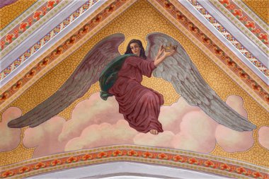 Banska Stiavnica, Slovakya - 5 Şubat 2015: Alevler parish Kilisesi yıl P. J. Kern 1910 tavanda Hart'la melekle.