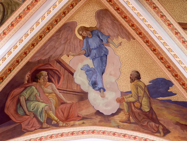 BANSKA STIAVNICA, ESLOVAQUIA - 5 DE FEBRERO DE 2015: Aparición de ángeles a pastores en el techo de la iglesia parroquial desde el año 1910 por P. J. Kern . —  Fotos de Stock