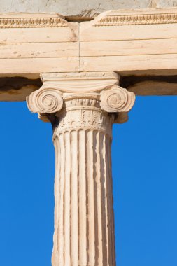 Atina - Erechtheion akropolü iyonik başkenti sabah ışık detay.