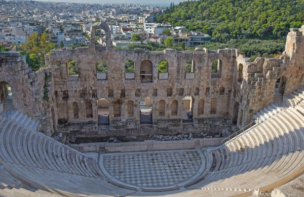 Atenas - El Odeón de los Héroes Atticus o Herodeón bajo La Acrópolis a la luz de la mañana . — Foto de Stock