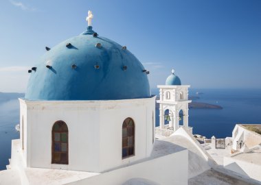 Santorini - Imerovigli Anastasi kilisede Nea kami adanın arka planda ile.