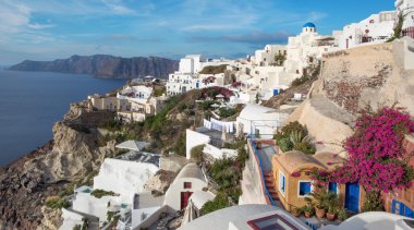 Santorini, Yunanistan - 5 Ekim 2015: Oia ve Therasia ada içinde belgili tanımlık geçmiş.