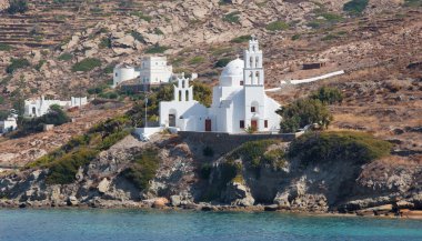 Kilisenin Agia Irini Chora şehir üzerinde Ios Island (Yunanistan Ege Denizi'nde).