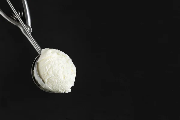 Vanilyalı dondurma kaşık — Stok fotoğraf