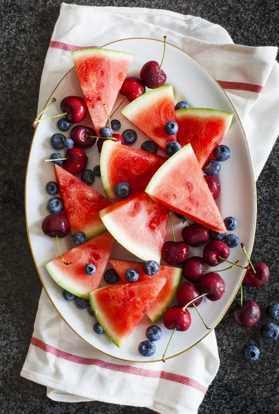 Fresh summer berries on plate — Stock Photo, Image