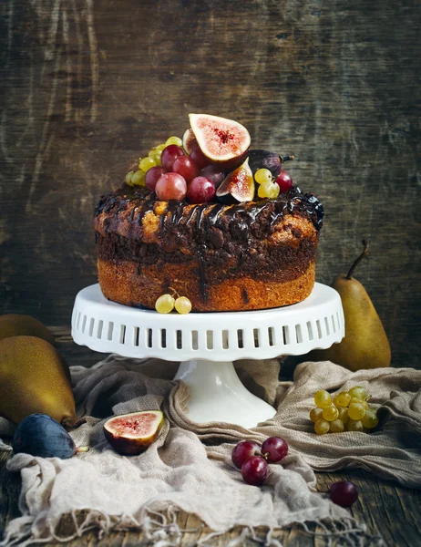 Chocolate coffee cake decorated fresh fruits — Stock Photo, Image
