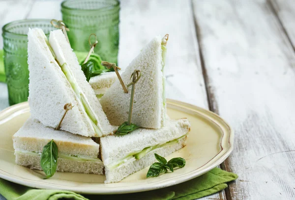 Sanduíches de pepino e queijo creme — Fotografia de Stock