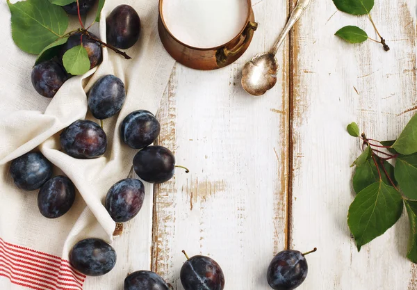 Ingrediënten voor zoete pruimen jam — Stockfoto