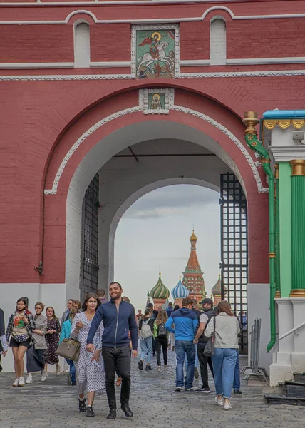 Moscow 2021年7月23日 赤の広場 聖バジル大聖堂に焦点を当てます 有名なモスクワ市内中心部の美しい景色 ストック画像