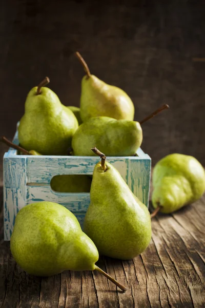 Fresh pears in a wooden box — Stock Photo, Image