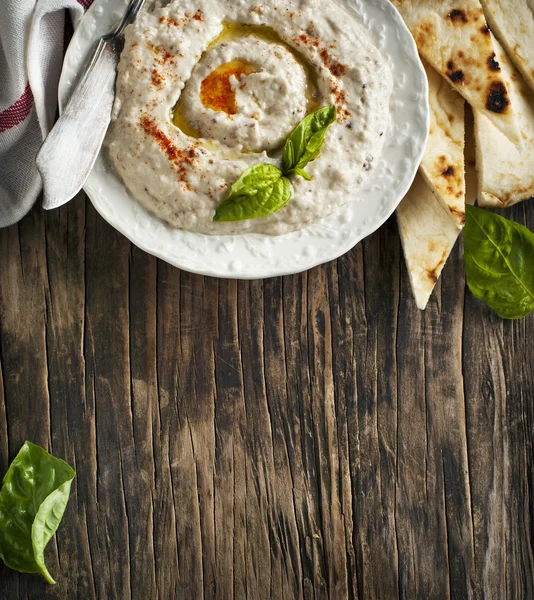 Aubergine dip baba ganoush med rökt paprika. Selektiv inriktning — Stockfoto