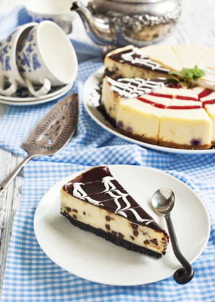 Piece of white and dark chocolate cheesecake — Stock Photo, Image
