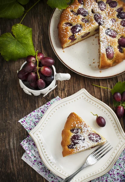 Pastel con uvas rojas —  Fotos de Stock