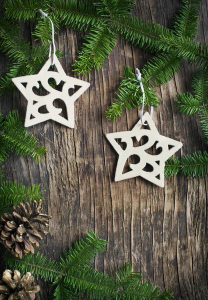 Marco de Navidad con ramas de abeto y decoración navideña — Foto de Stock