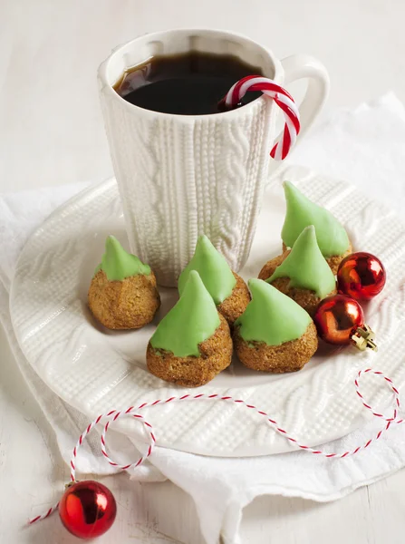 Galletas de almendras y taza de té — Foto de Stock